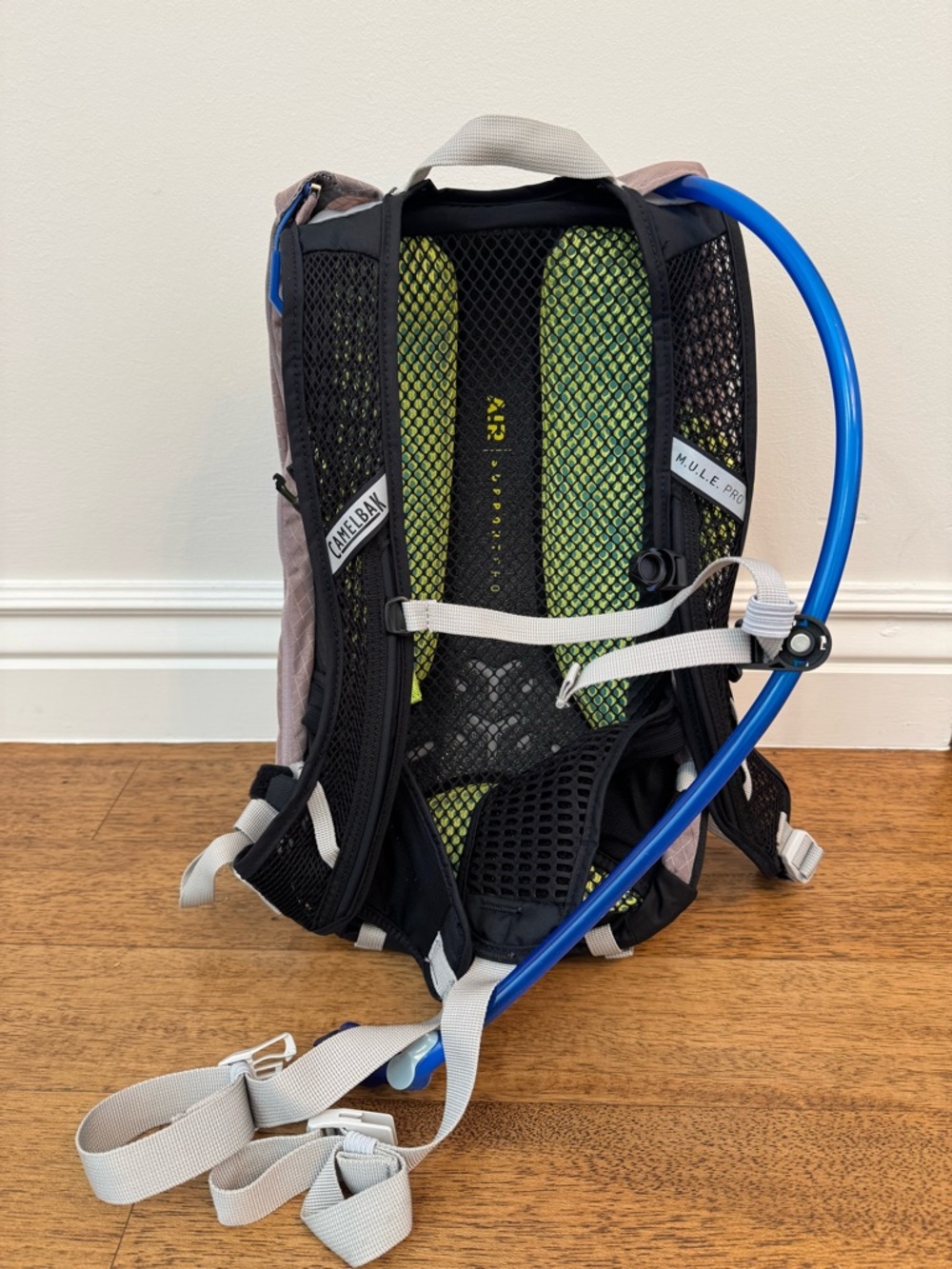 CamelBak Women's M.U.L.E. Pro 14 Bike Hydration Backpack 100oz - Picture 3 of 6